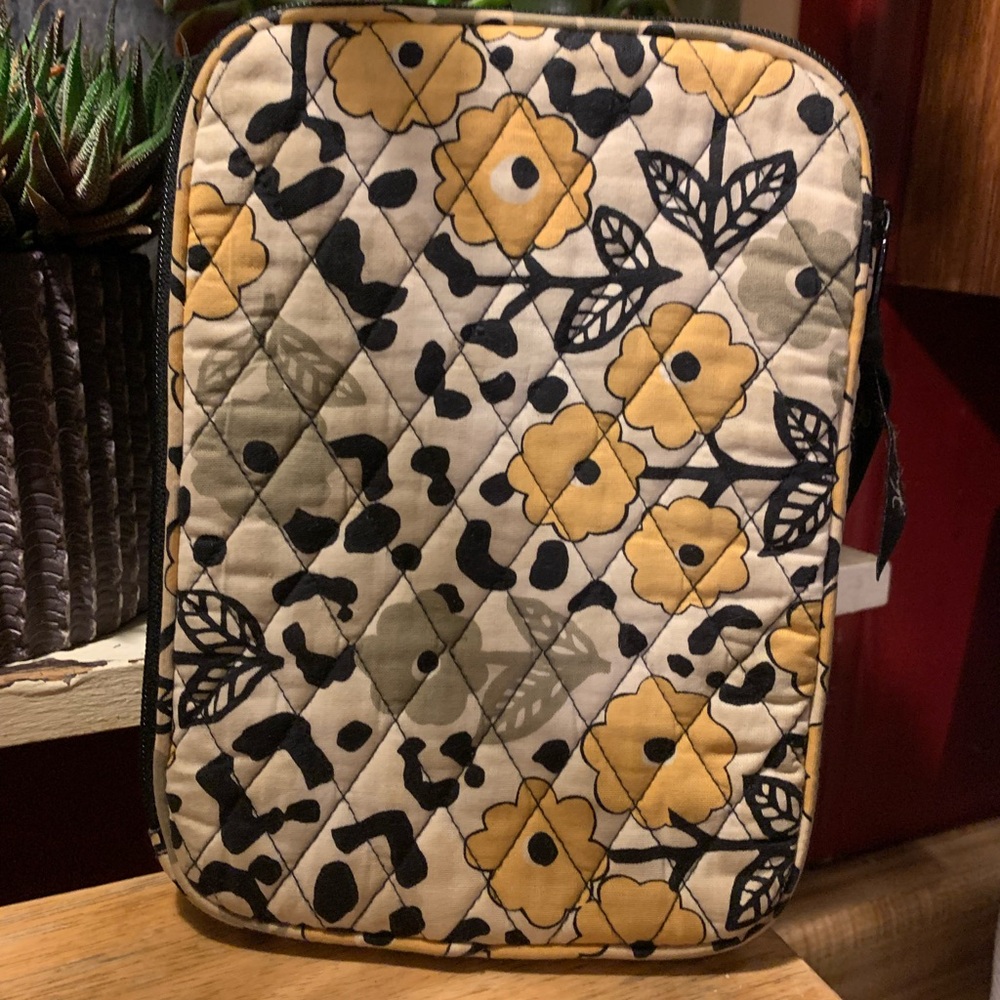 Vera Bradley Protective Tablet Small Case - Picture 2 of 5